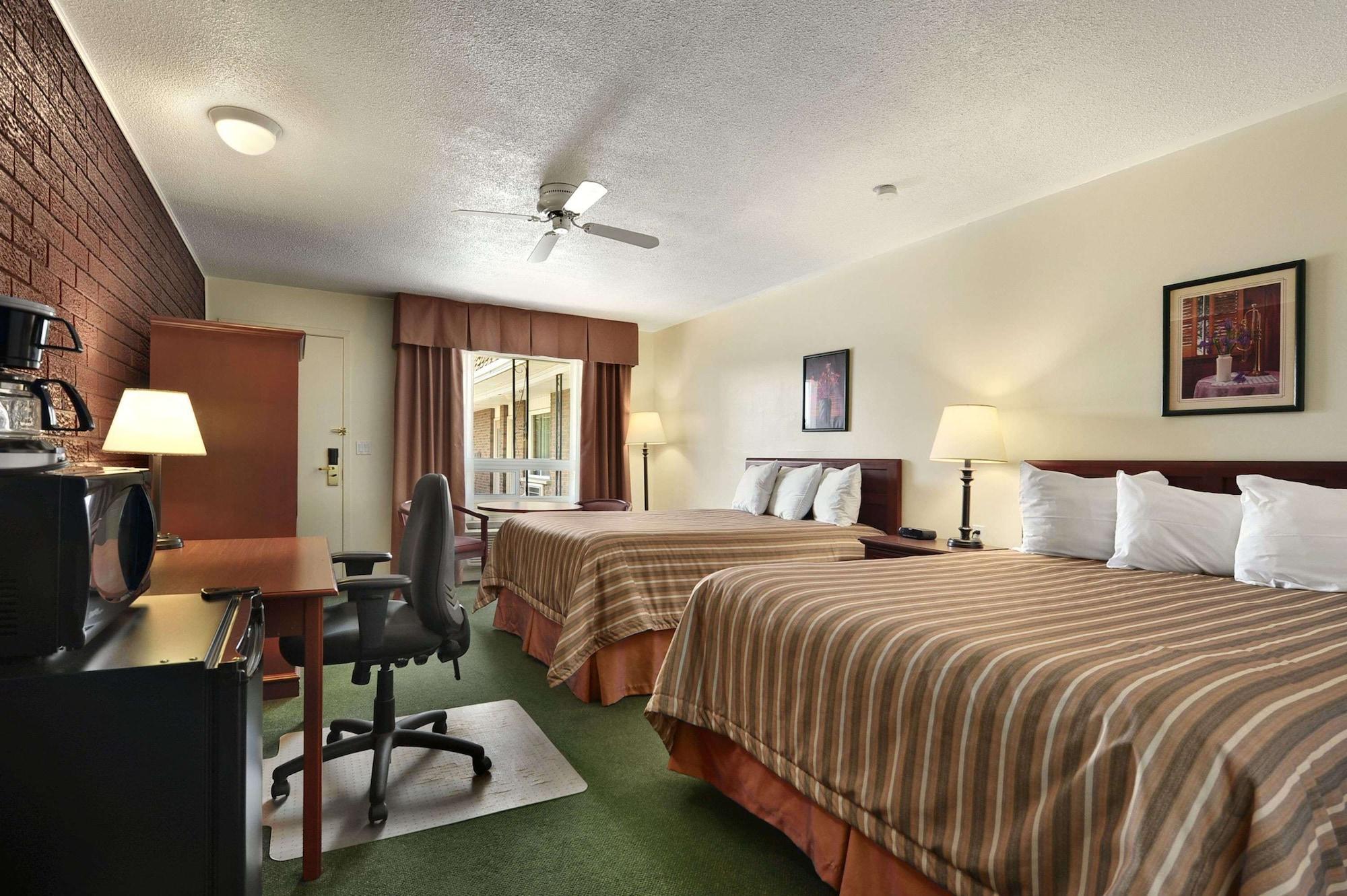 Travelodge By Wyndham Simcoe Dış mekan fotoğraf