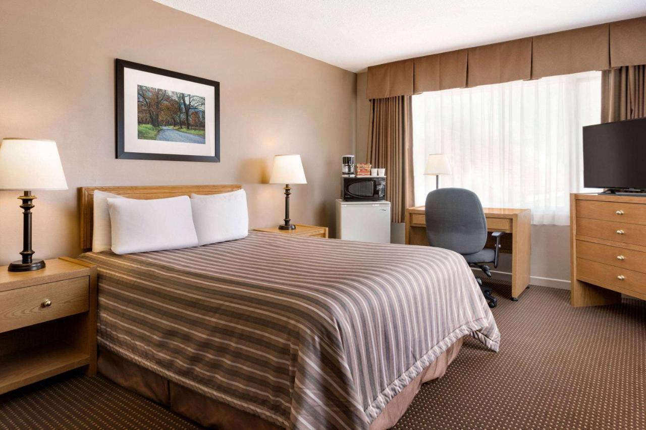 Travelodge By Wyndham Simcoe Dış mekan fotoğraf