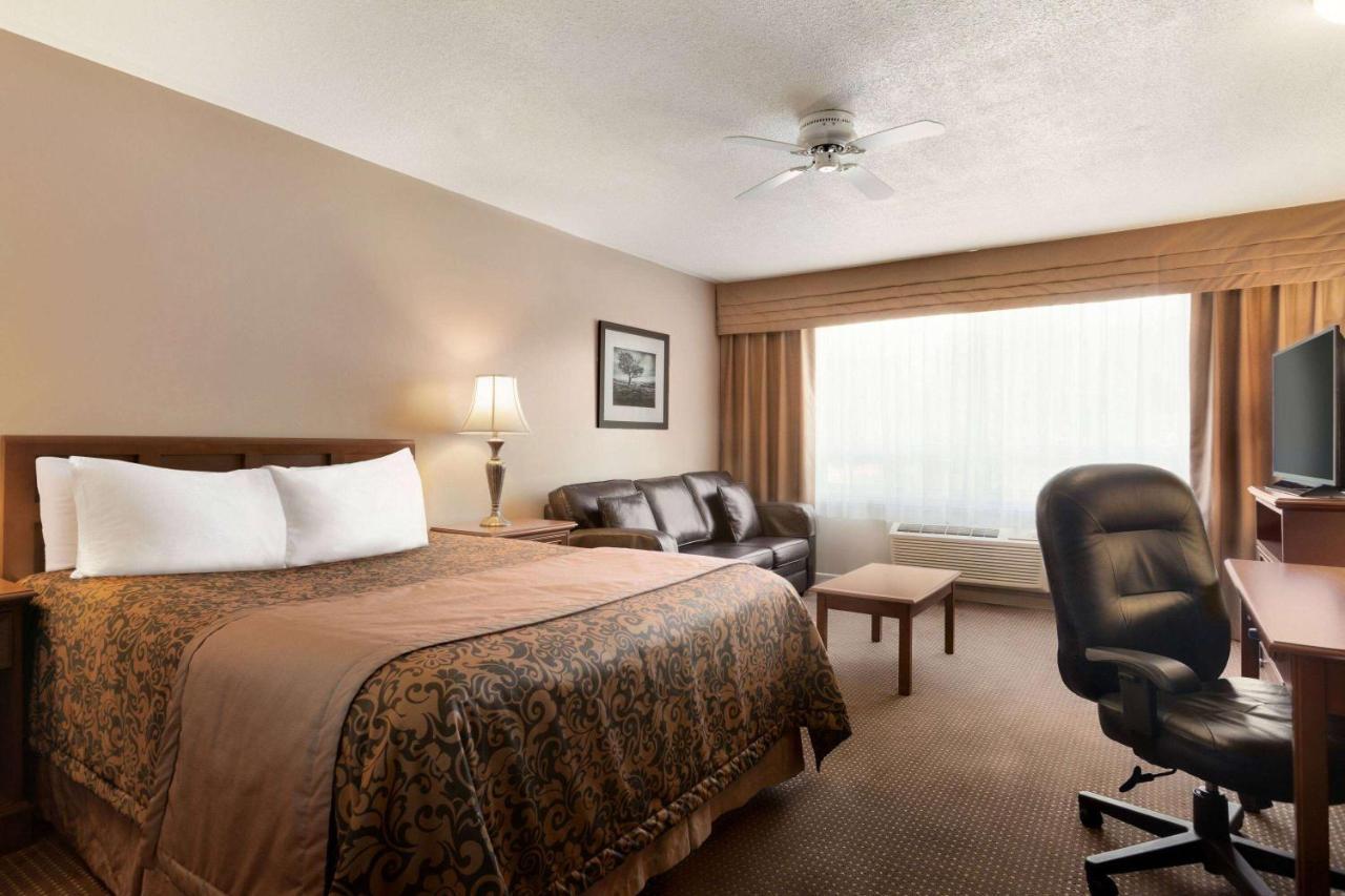 Travelodge By Wyndham Simcoe Dış mekan fotoğraf