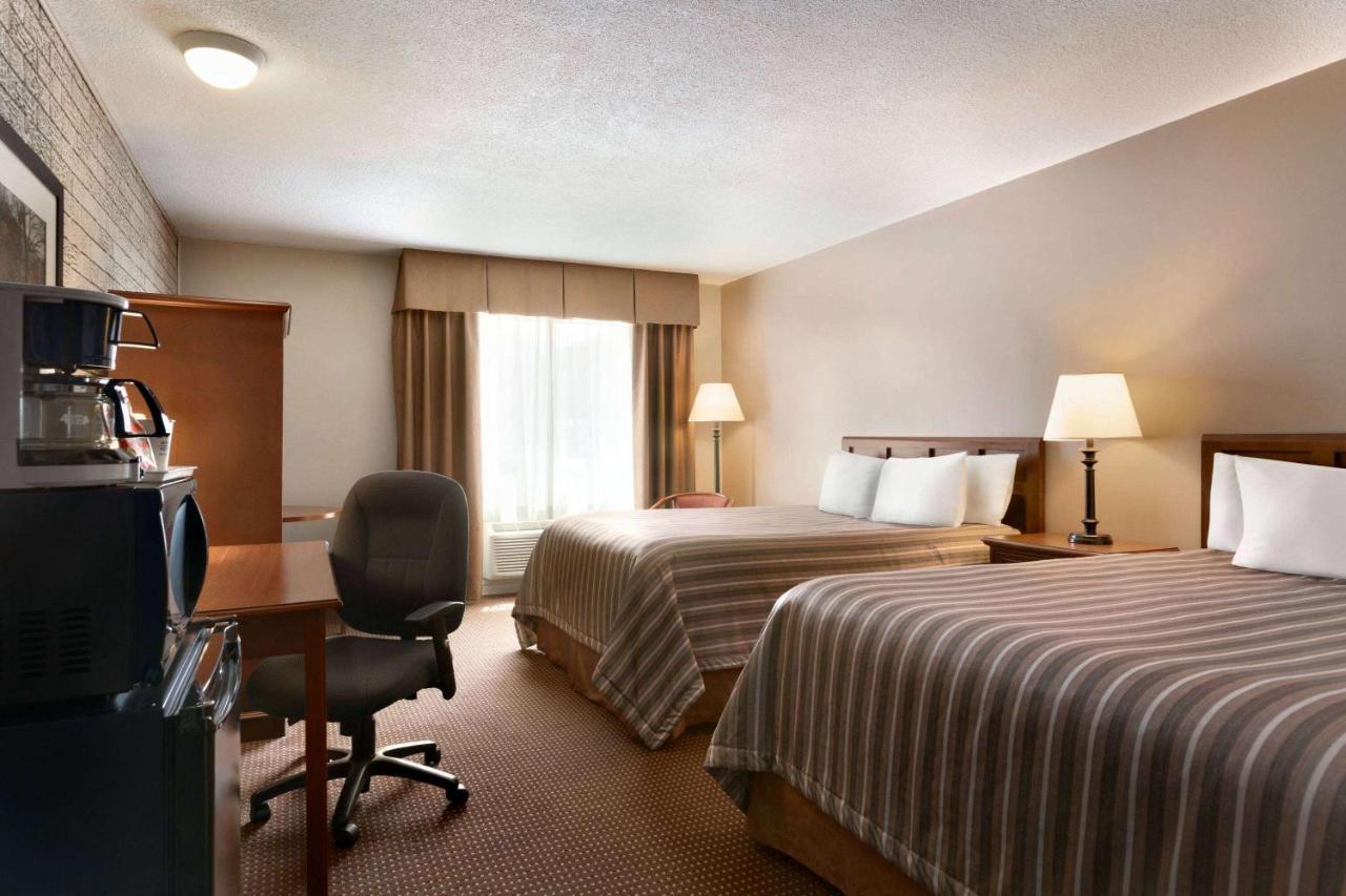Travelodge By Wyndham Simcoe Dış mekan fotoğraf